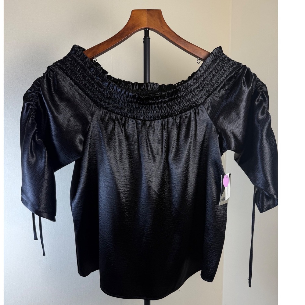 Project Runway Women Off Shoulder Black Shinny Ruched Top Medium Flowy Easy Fit